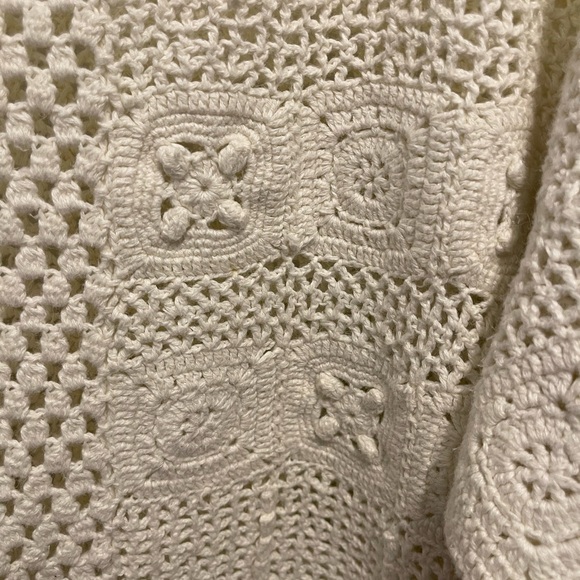 KrissXkross label crotchet sweater in white. Doily sweater lg-xl - Picture 9 of 10